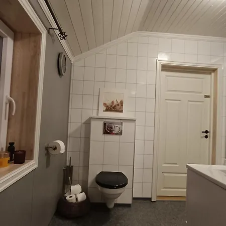 Romslig I Underetasje *